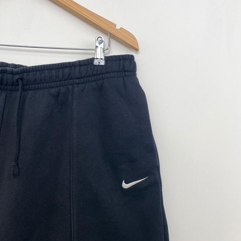 Nike Essential High Rise Sweat Shorts Womens Size XL Black Summer Pockets Logo.
