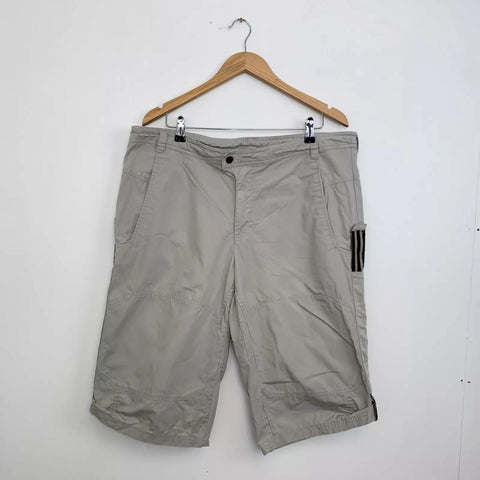 Vintage Adidas Shorts Mens Size XL Beige Outdoor 3-Stripes Pockets Below Knee.