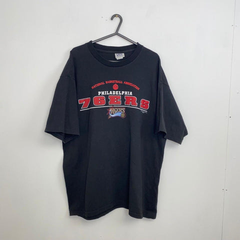 Vintage Lee NBA Basketball Philadelphia 76ers T-Shirt XL Black Graphic Tee 2001.