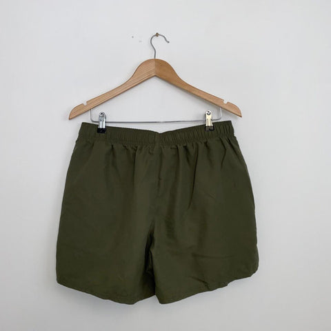 Nike Athletic Woven Shorts Womens Size XL Khaki Green Swoosh Logo Pockets.