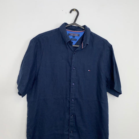 Tommy Hilfiger 100 % Linen Premium Button-Up Shirt Mens Size S Navy Holiday S/S. - Stock Union